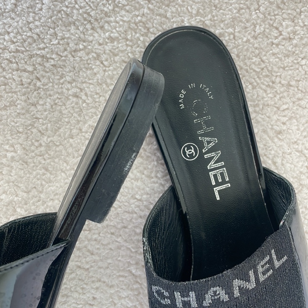 Chanel Slides - Picture 4 of 4